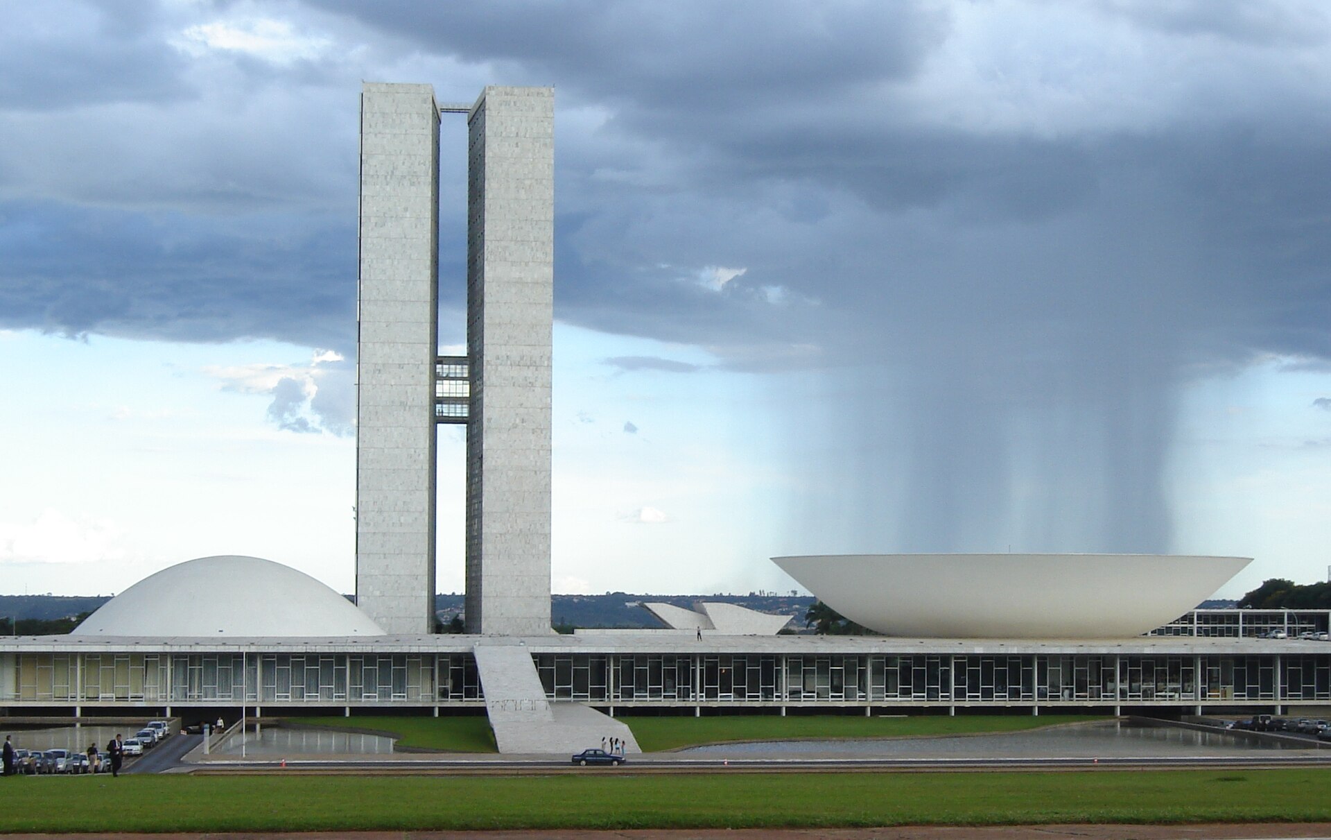 "Jornada de 40 horas" ganha apoio na CCJ e pode acabar com a escala 6x1